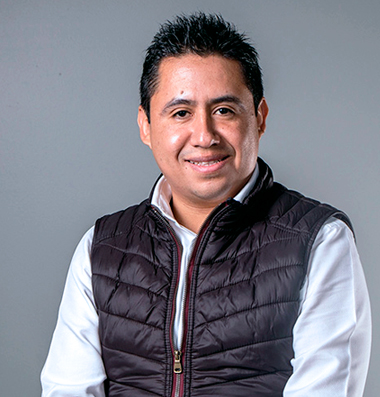 mkz-studio-portafolio-marco-enriquez-semblanza2